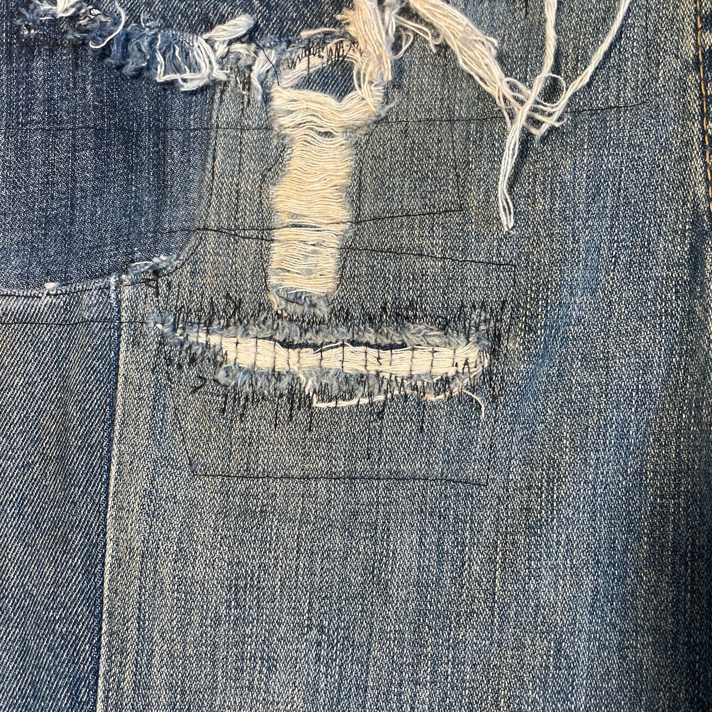 True Religion Jeans Stone Washed Thigh Repair 30"-32"